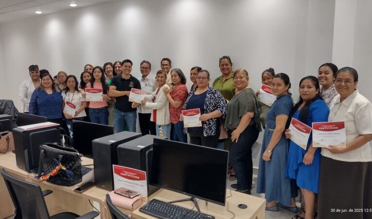 CONCLUYE CURSO DE COMPUTACIÓN EN LA INFOTECA; GRADÚAN 25 MUJERES