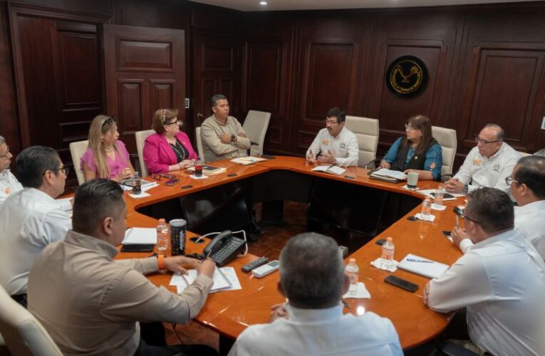 Llama rector a su gabinete a redoblar esfuerzos