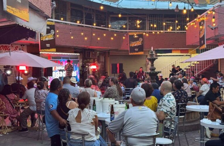 MERCADO ‘MACLOVIO HERRERA’ SE VISTE DE FIESTA CON CONCURRIDO CONCURSO DE KARAOKE