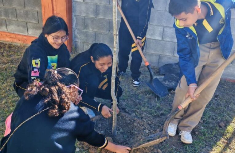 FORTALECE GOBIERNO MUNICIPAL LA EDUCACIÓN AMBIENTAL EN ESCUELAS CON ACCIONES DE REFORESTACIÓN