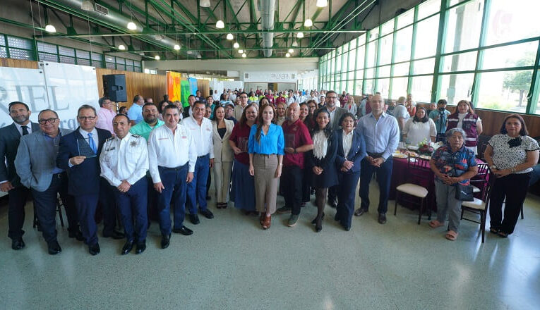 Gobierno de Nuevo Laredo Reconoce a Trabajadores Municipales Con Más de 40 Años de Servicio a la Ciudadanía