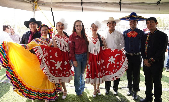 Alcaldesa Carmen Lilia Canturosas Hace un Llamado Para Acceder al Beneficio de la Beca Cultural